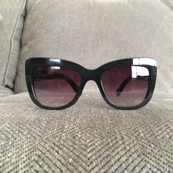 Quay Australia Accessories - Black Oversized Sunglasses